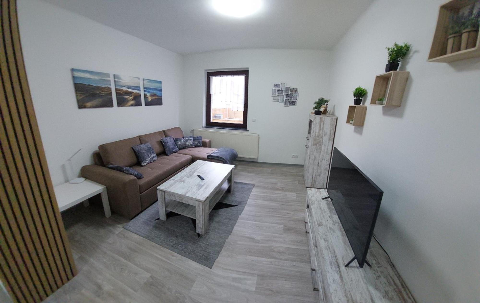Ganze Ferienwohnung 5 Km Von Erfurt, Mit Kaffeevollautomat, Tv, Wlan, Boxspringbett, Schlafsofa Und Einkaufsmoeglichkeiten, Sehr Gute Anbindung Zur A71 Und A4, Kostenloser Oeff Parkplatz Fuer Pkw Und Transporter Elxleben Exterior foto
