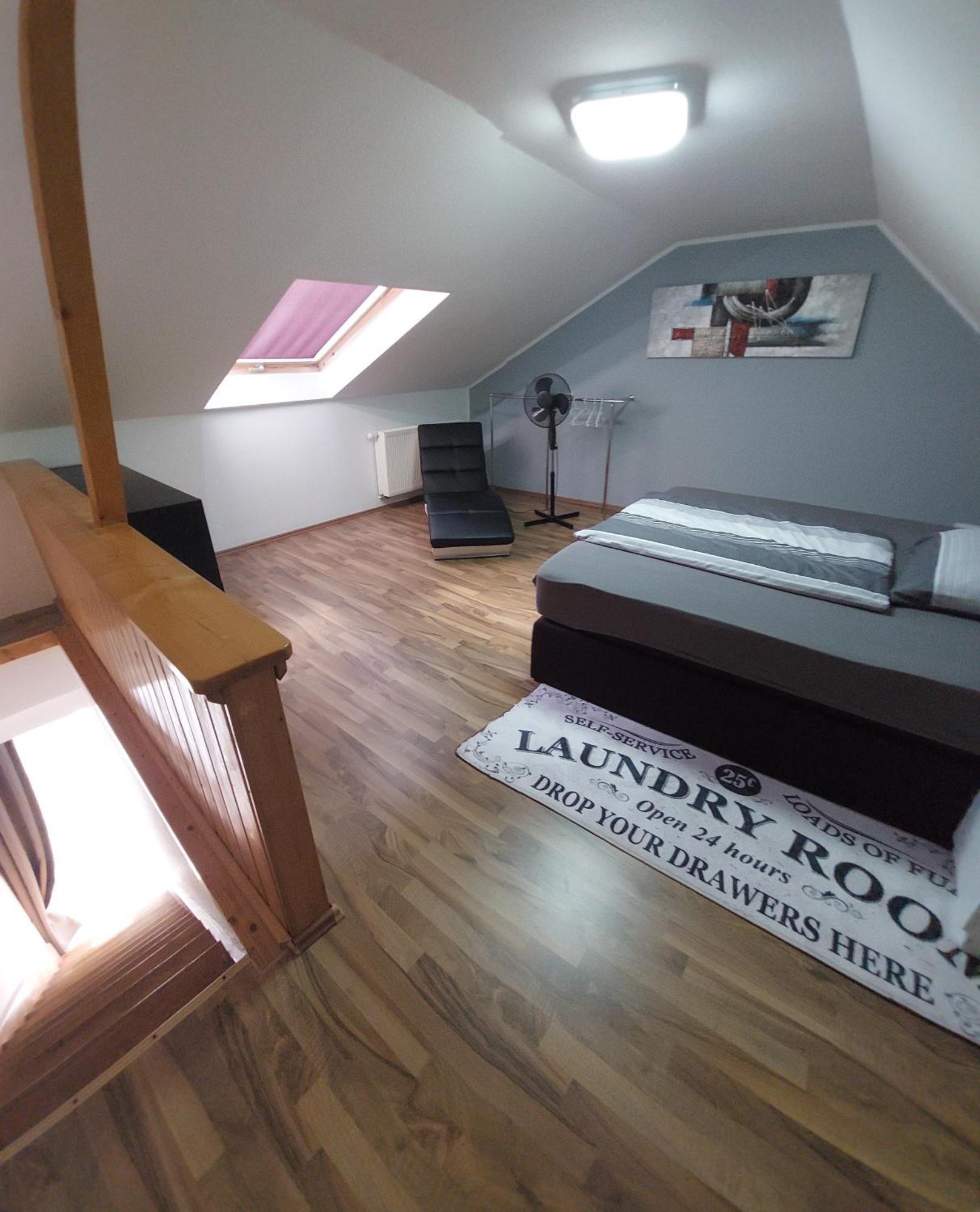 Ganze Ferienwohnung 5 Km Von Erfurt, Mit Kaffeevollautomat, Tv, Wlan, Boxspringbett, Schlafsofa Und Einkaufsmoeglichkeiten, Sehr Gute Anbindung Zur A71 Und A4, Kostenloser Oeff Parkplatz Fuer Pkw Und Transporter Elxleben Exterior foto