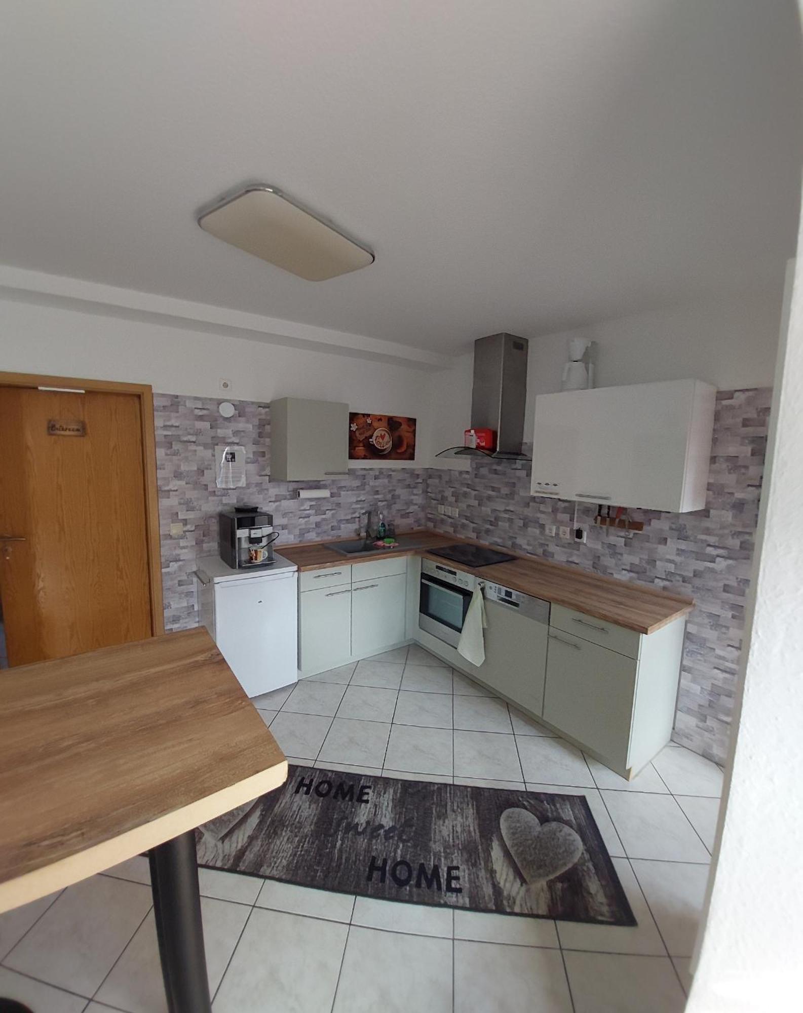 Ganze Ferienwohnung 5 Km Von Erfurt, Mit Kaffeevollautomat, Tv, Wlan, Boxspringbett, Schlafsofa Und Einkaufsmoeglichkeiten, Sehr Gute Anbindung Zur A71 Und A4, Kostenloser Oeff Parkplatz Fuer Pkw Und Transporter Elxleben Exterior foto